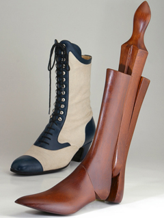 3-pieces woman boot trees 1/3